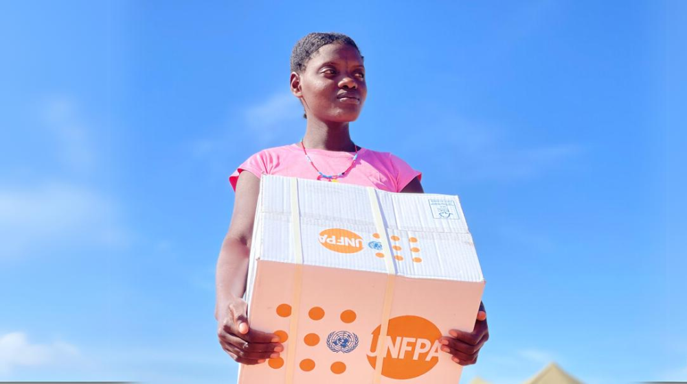 Programme beneficiary with her dignity kit, at the Refugee Reception Centre, Cunene Province | ©UNFPA Angola/Dorivaldo Caetano