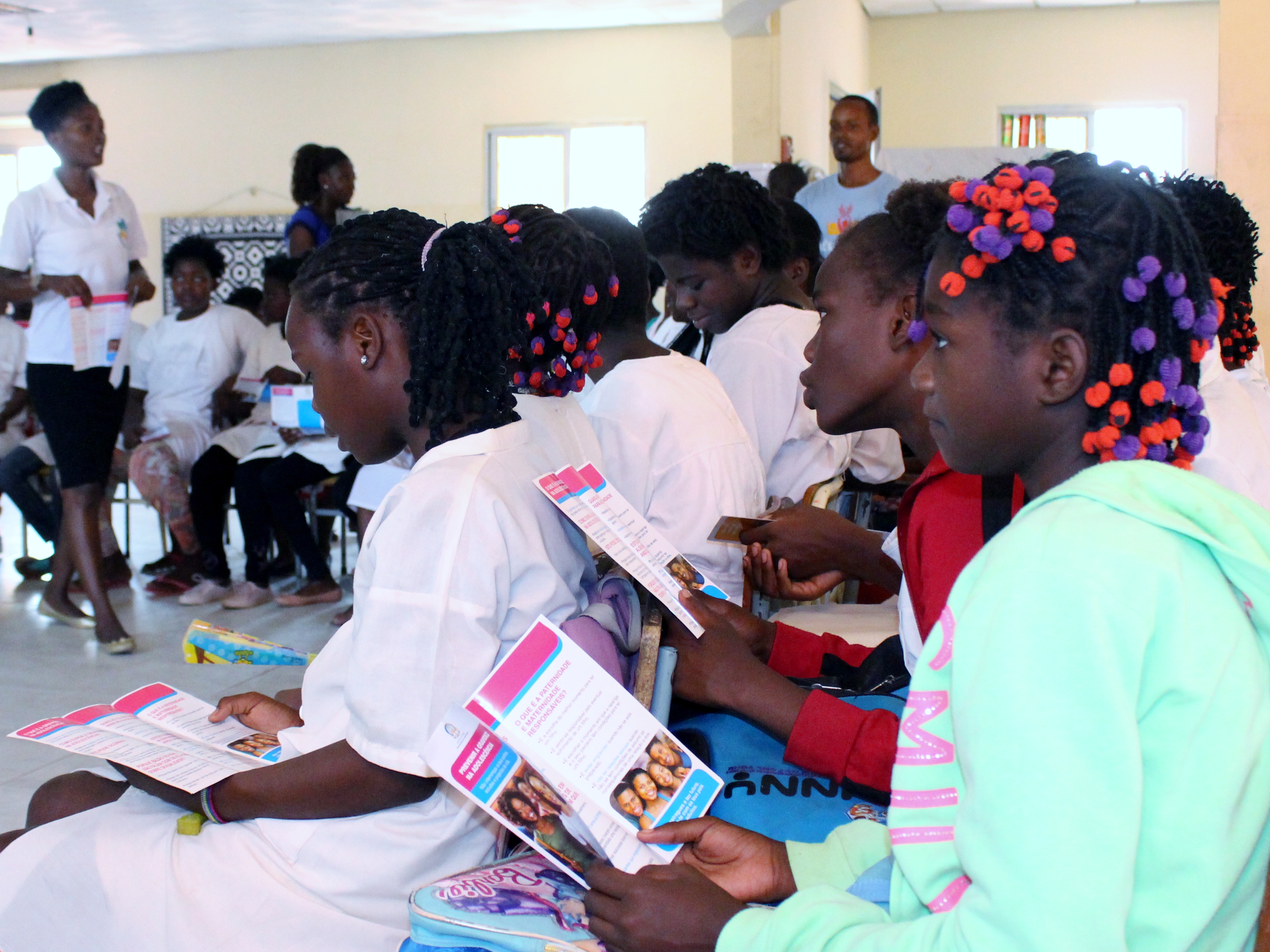 UNFPA Angola | ​ UNFPA promove o empoderamento de meninas facilitando o  acesso a informações sobre saúde reprodutiva e prevenção do VIH/SIDA