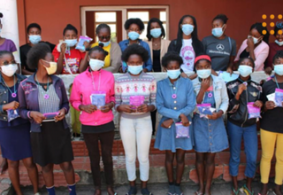 Participantes do workshop, sobre Gestão Menstrual, na província da Lunda Sul, Angola.