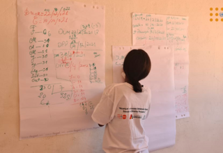 Técnica de saúde, trabalhando no calculo da DDP (data provável do parto), nas formações ministradas pela UNFPA em Parceria com o Governo de Angola, no Sul do país.