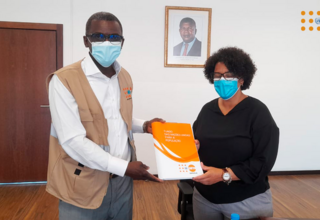 Sharing the 2020 results of UNFPA Angola with the deputy governor of Namibe for the social and economic area, Carla Tavares, during the courtesy meeting granted to Dr. Mady Biaye, resident representative of UNFPA.