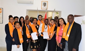 Staff do UNFPA Angola comemorando a assinatura do acordo