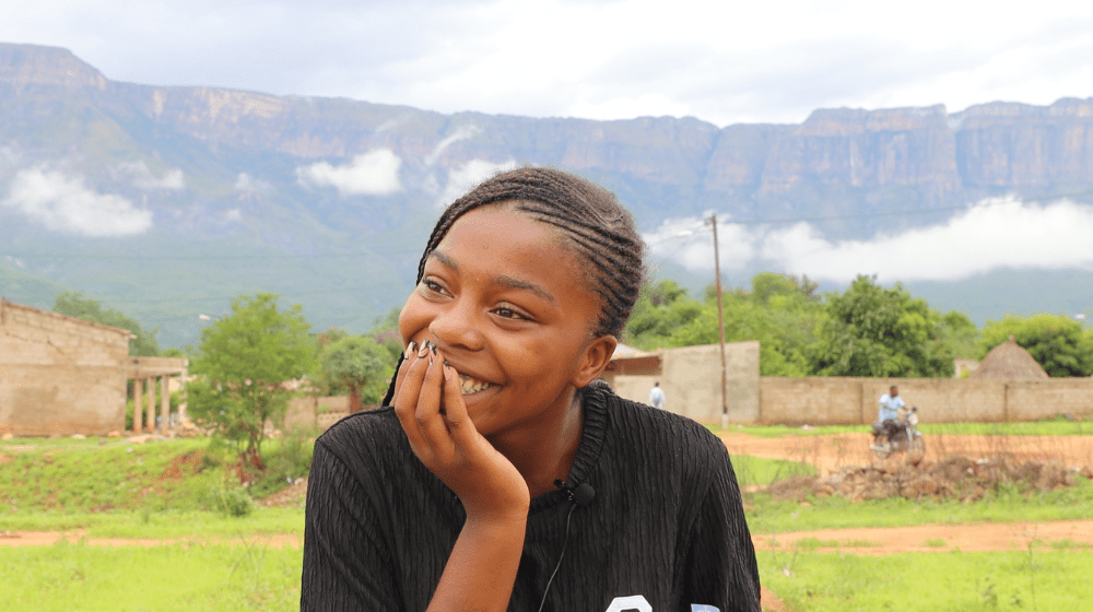 With eyes shining with joy, Celma recounts her experience in the Programme