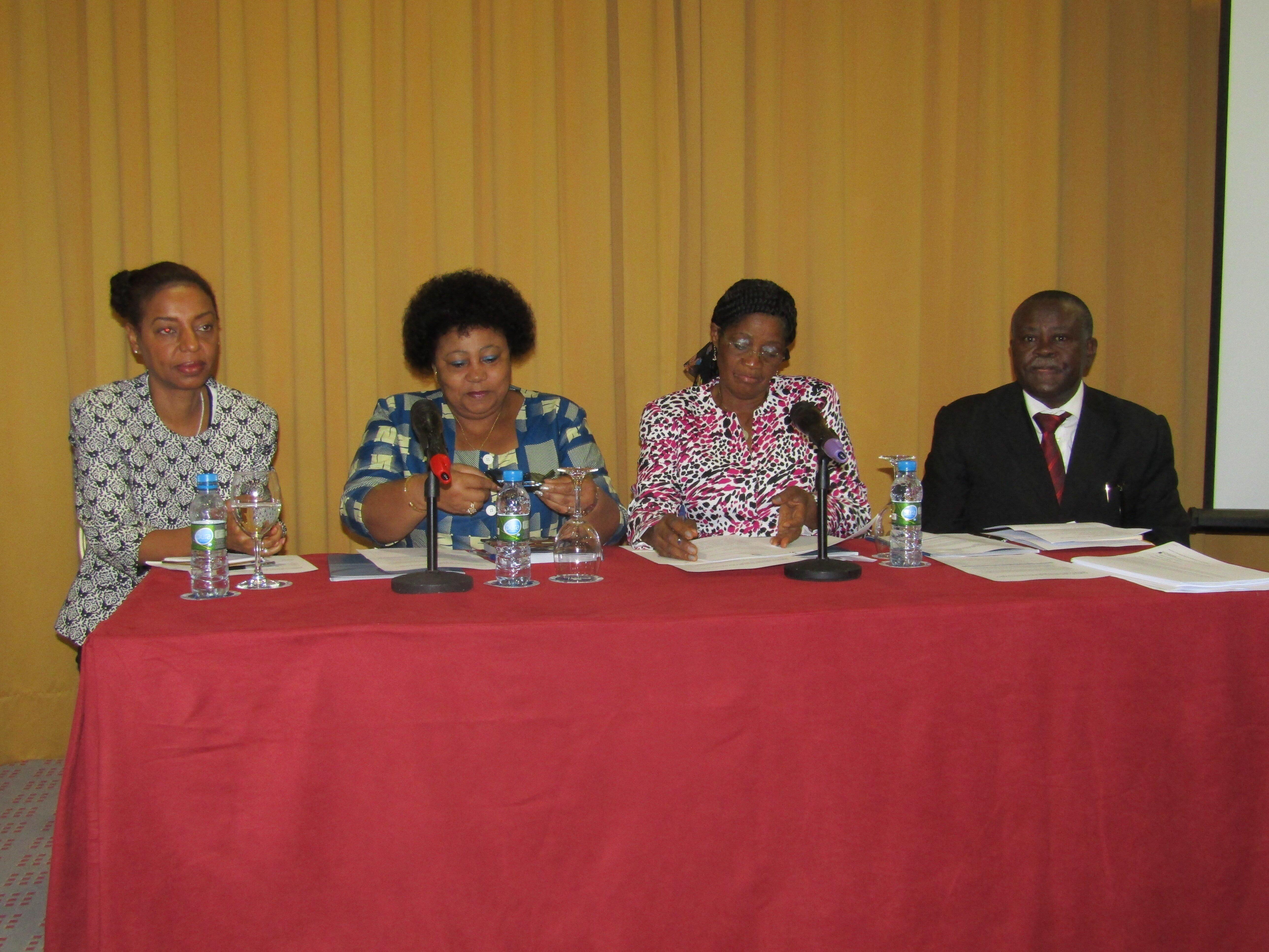 Presidium: Florbela Fernandes (ONU), Filomena Delgado (MINFAMU), Ana Paula Fernandes (MINED)  e Bernardo Morais (AIA) 
