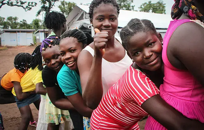 Espaços amigáveis para as mulheres oferecem refúgio seguro para refugiados congoleses em Angola