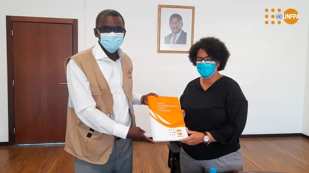 Dr. Mady's visit to Huíla province and distribution of Dignity Kits